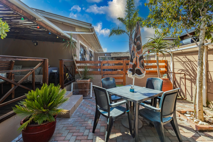 5 Bedroom Property for Sale in Peerless Park Western Cape